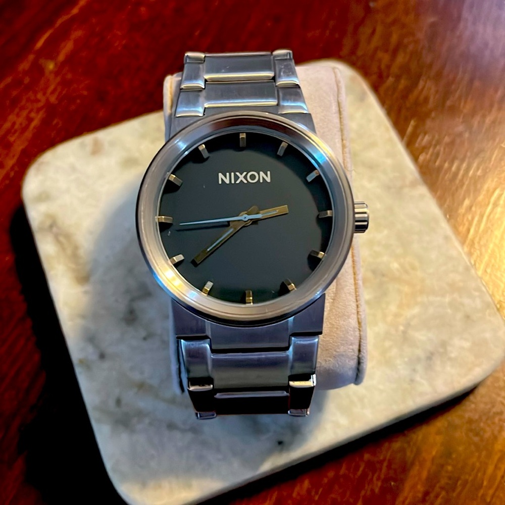 Nixon Cannon analog watch